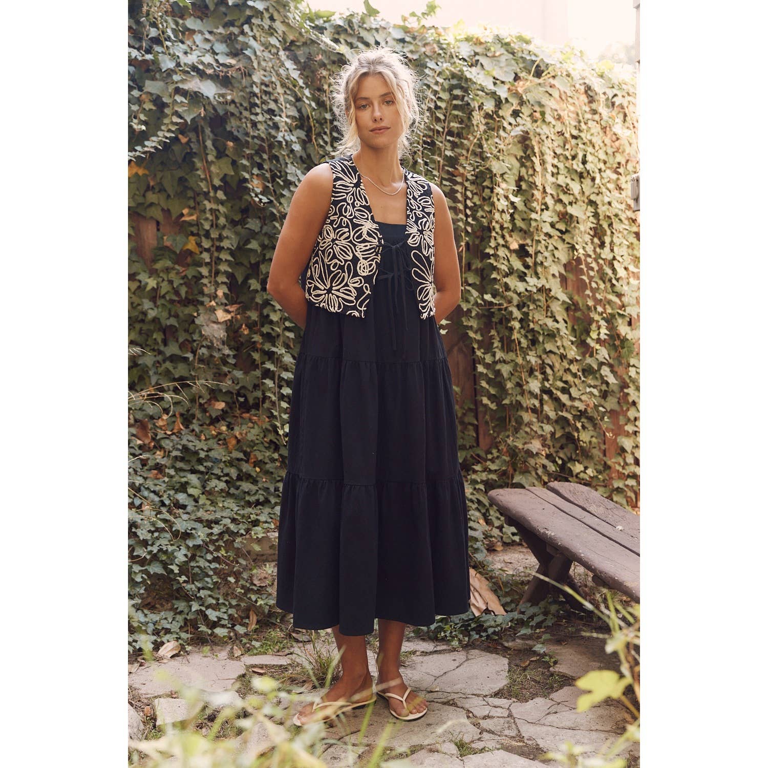 LOOSE KNIT LINED ABSTRACT CONTRAST EMBROIDERY VEST