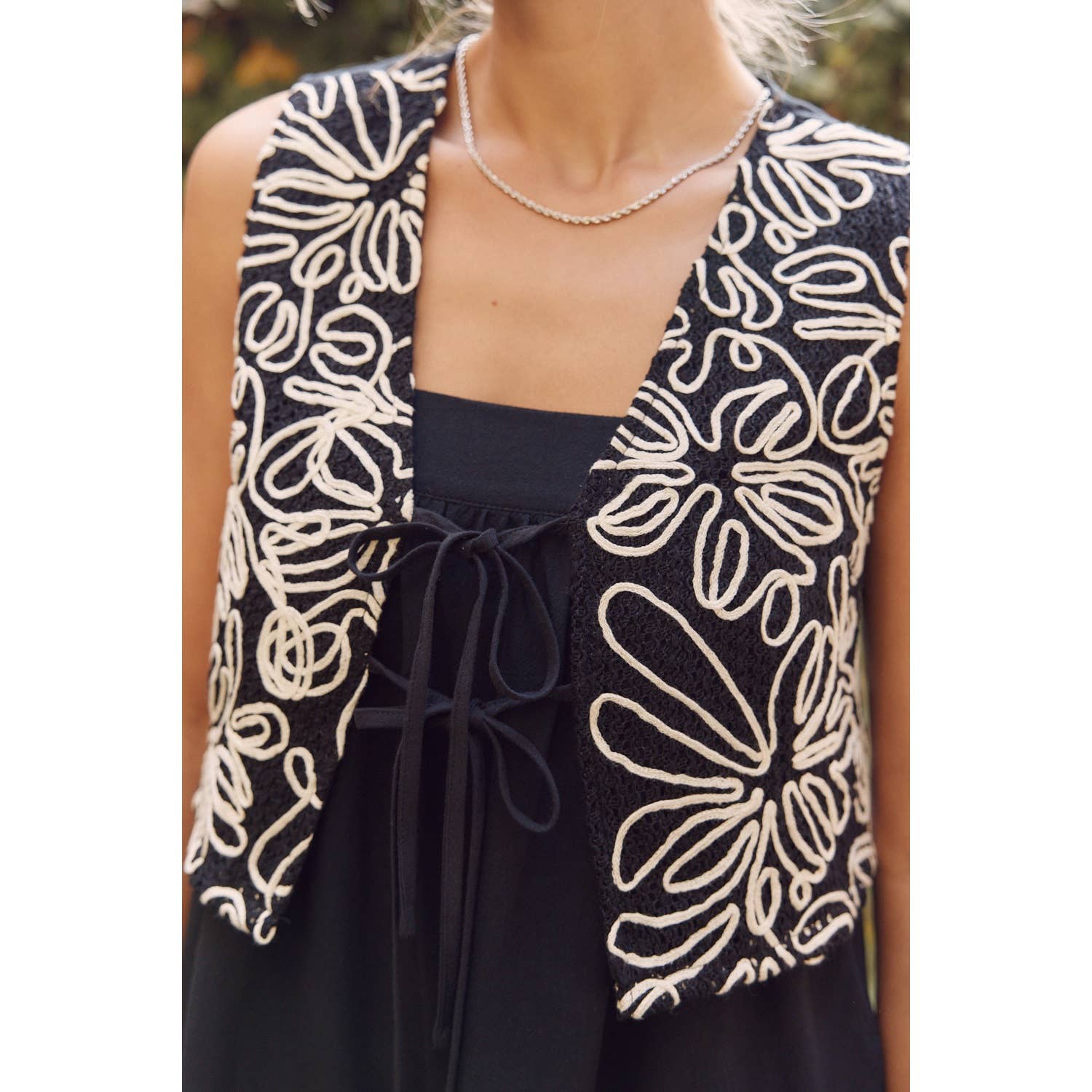 LOOSE KNIT LINED ABSTRACT CONTRAST EMBROIDERY VEST