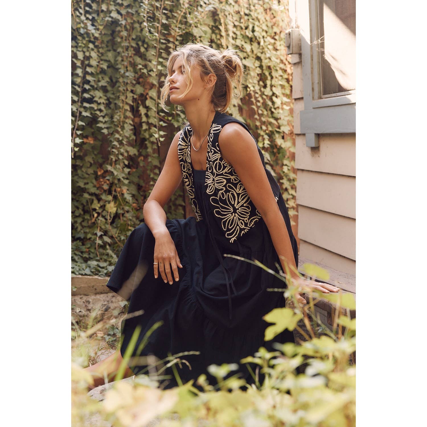 LOOSE KNIT LINED ABSTRACT CONTRAST EMBROIDERY VEST