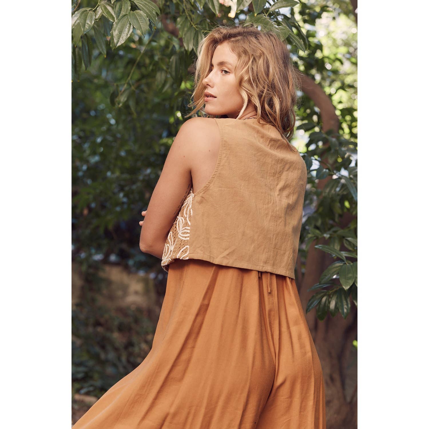 LOOSE KNIT LINED ABSTRACT CONTRAST EMBROIDERY VEST