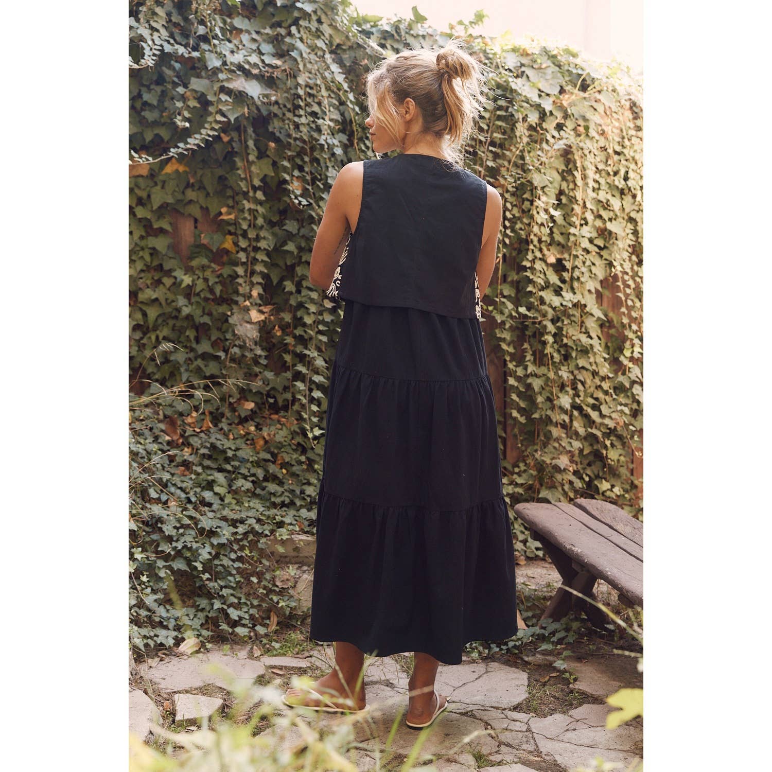 LOOSE KNIT LINED ABSTRACT CONTRAST EMBROIDERY VEST