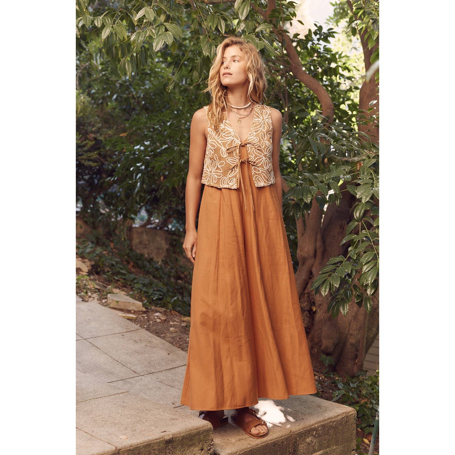 LOOSE KNIT LINED ABSTRACT CONTRAST EMBROIDERY VEST