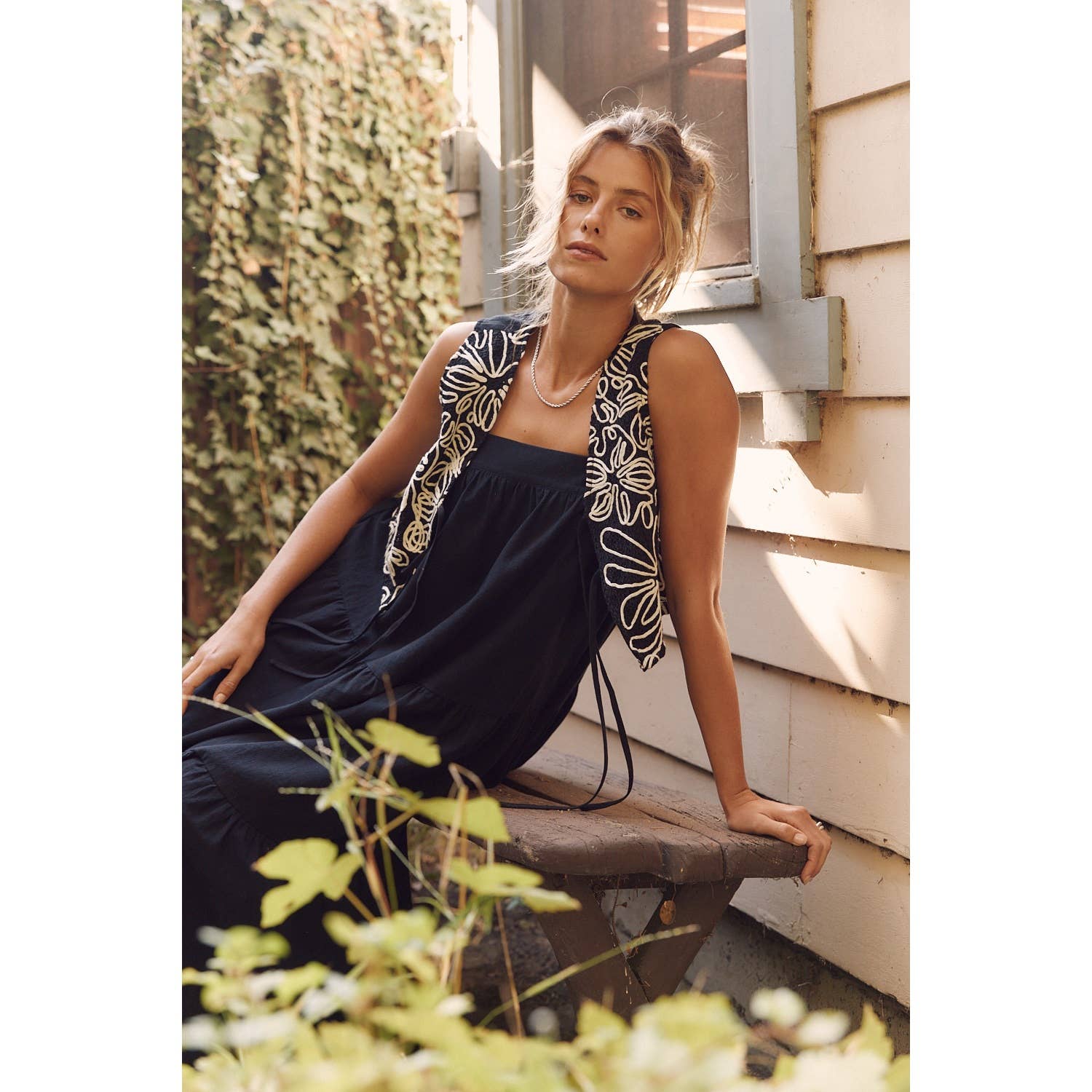 LOOSE KNIT LINED ABSTRACT CONTRAST EMBROIDERY VEST