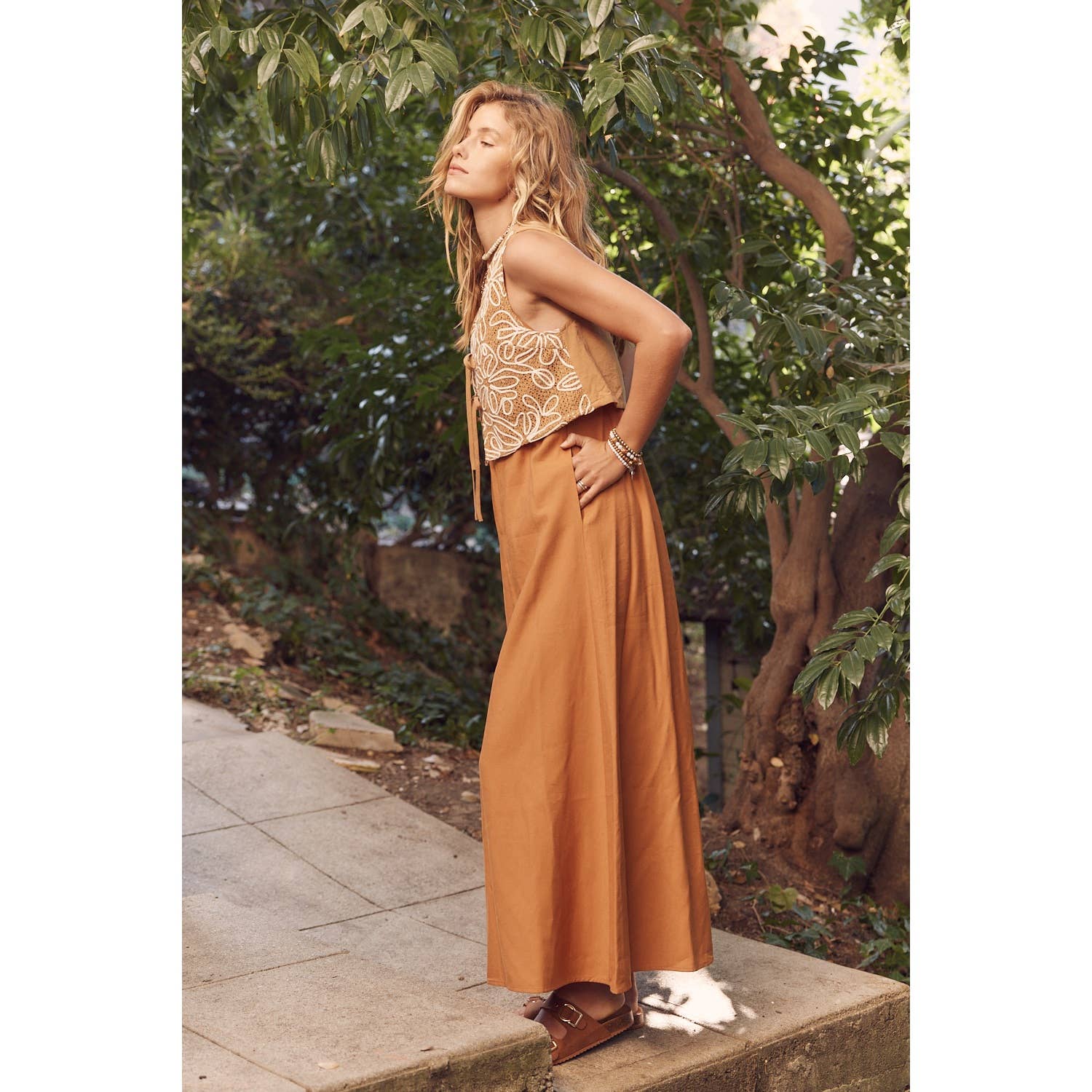 LOOSE KNIT LINED ABSTRACT CONTRAST EMBROIDERY VEST